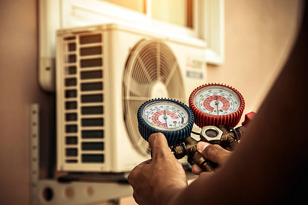 Professional Hvac Installation technician working in Boynton Beach, FL